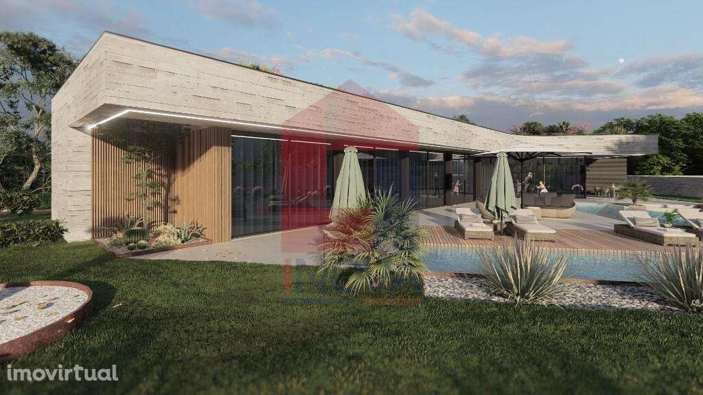 Moradia Térrea com Piscina - Grande imagem: 3/23