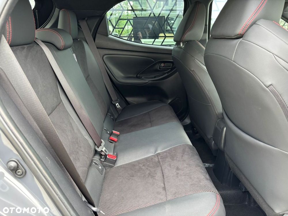 Toyota Yaris Hybrid 1.5 GR Sport - 24