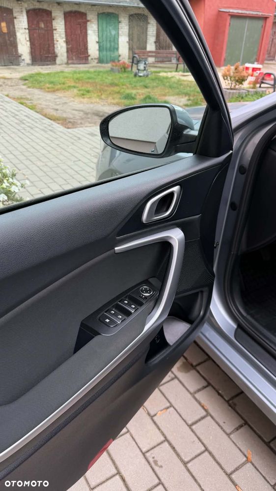 Kia Ceed - 10