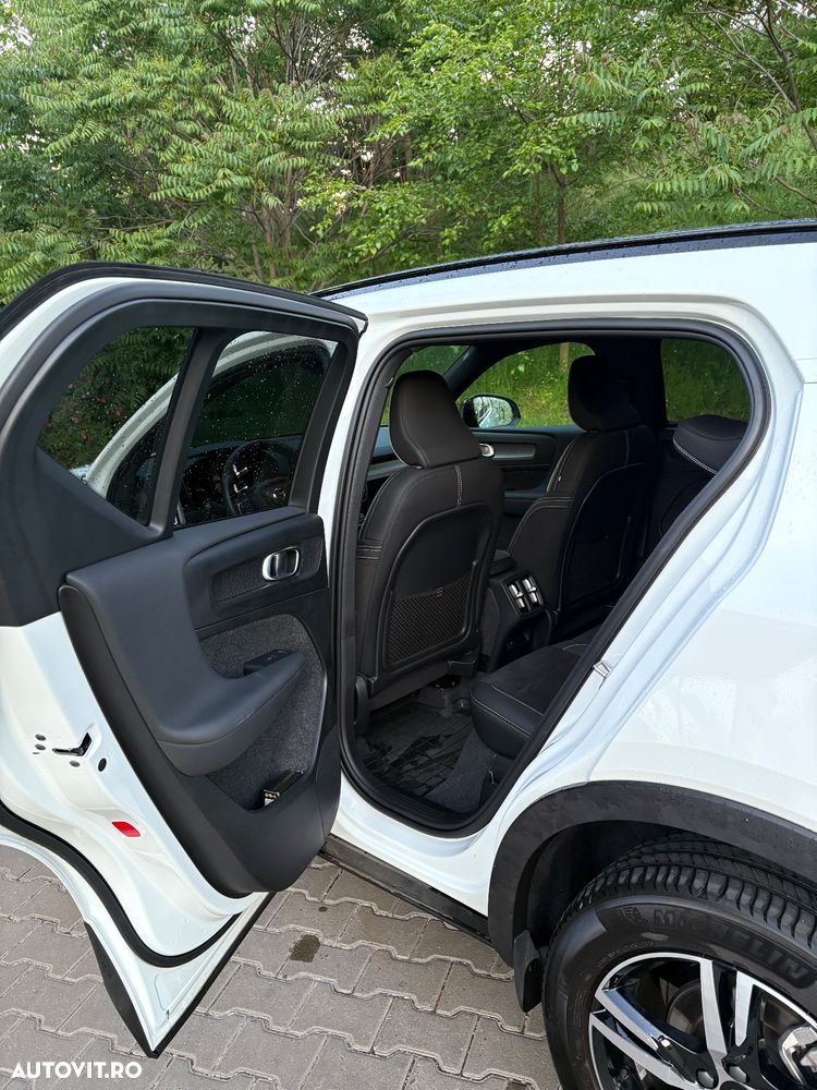 Volvo XC 40 B4 AT8 AWD Mild Hybrid R-Design - 14