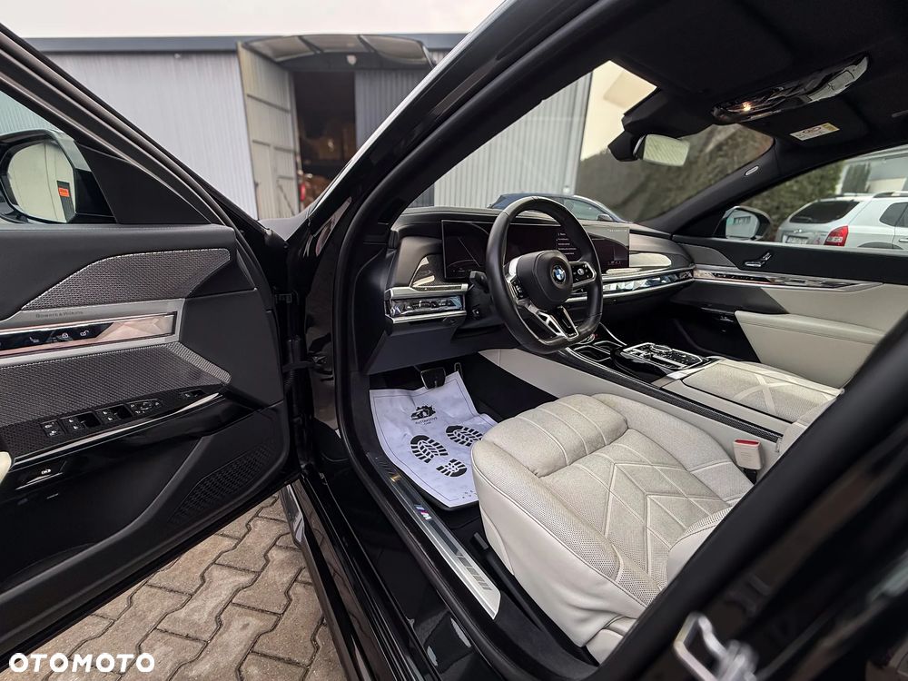 BMW Seria 7 - 16