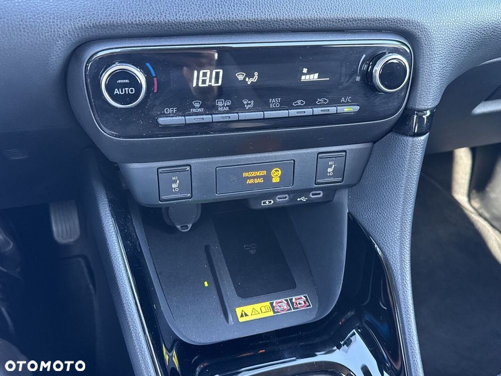 Toyota Yaris Hybrid 1.5 Style - 25