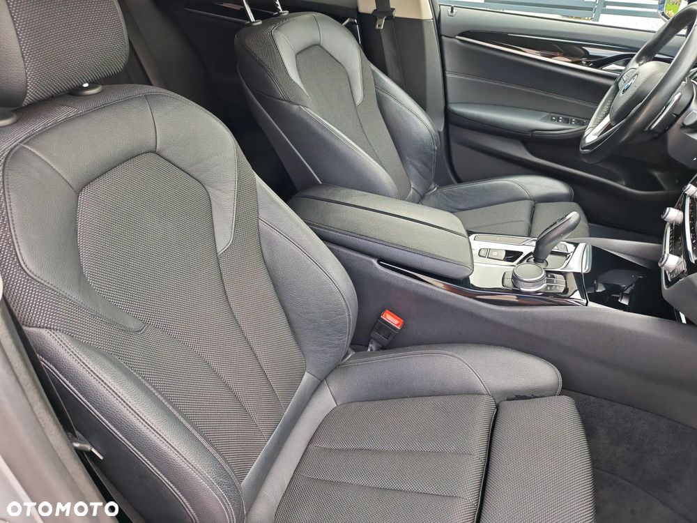 BMW Seria 5 530i Sport Line - 12