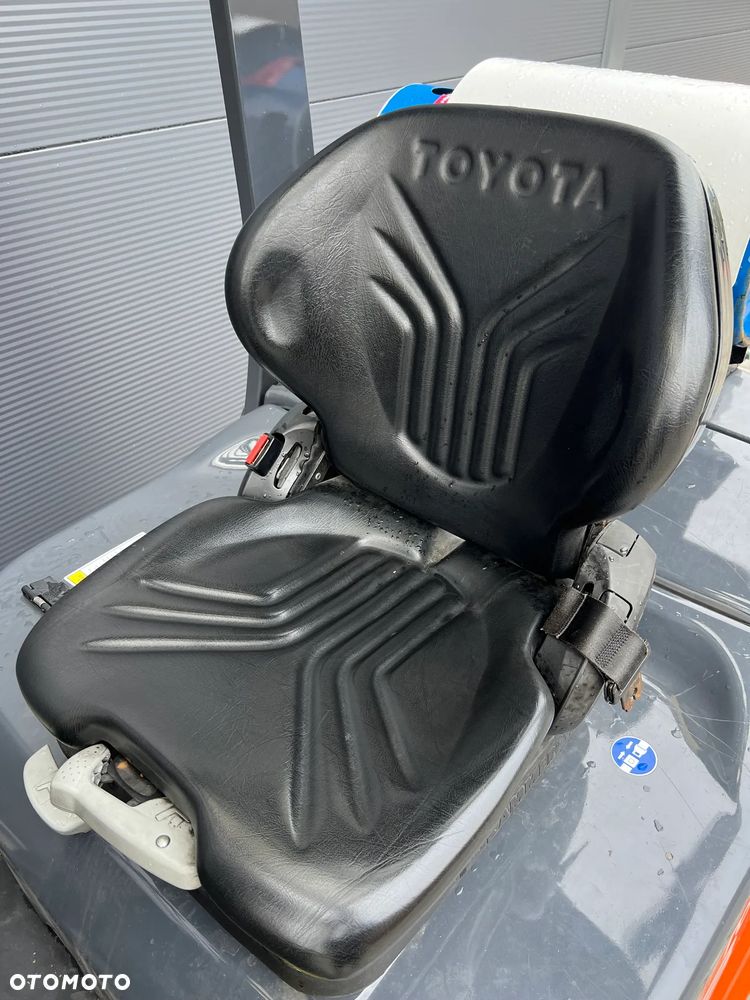 Toyota 02-8FGF18 - 8