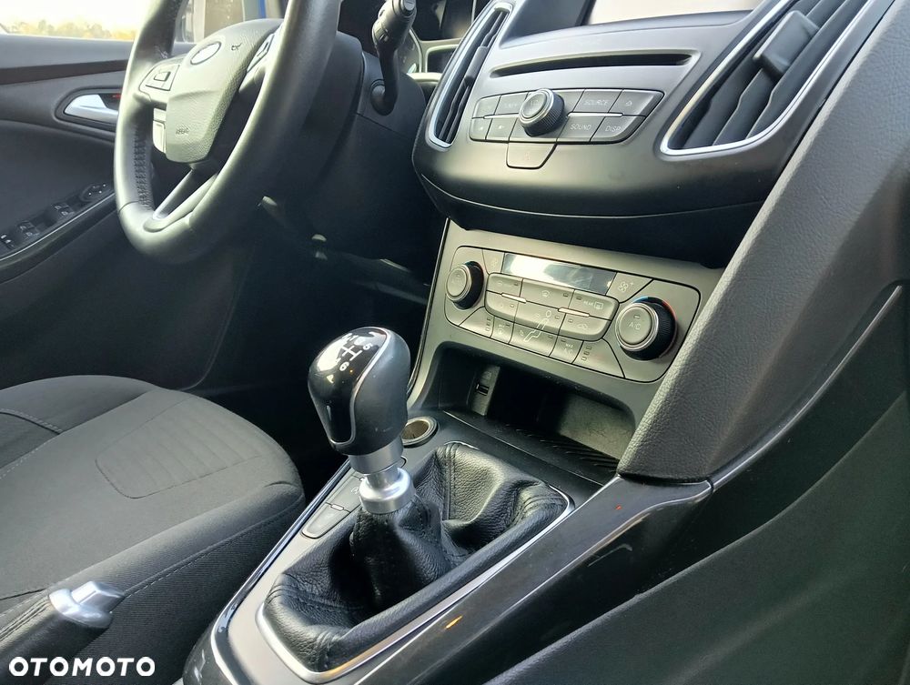 Ford Focus 1.0 EcoBoost Titanium - 24