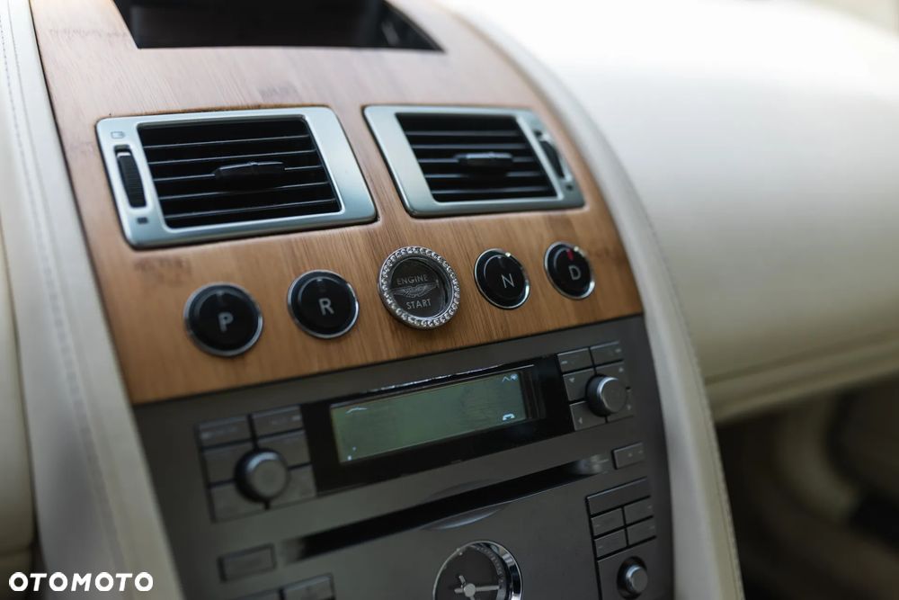 Aston Martin DB9 Touchtronic - 23