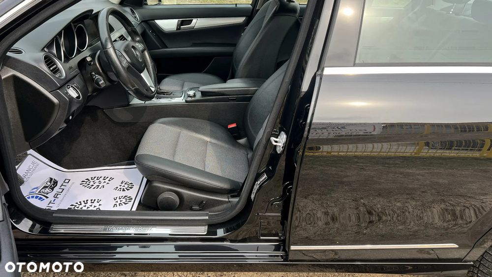 Mercedes-Benz Klasa C 180 BlueEFFICIENCY 7G-TRONIC Avantgarde - 22