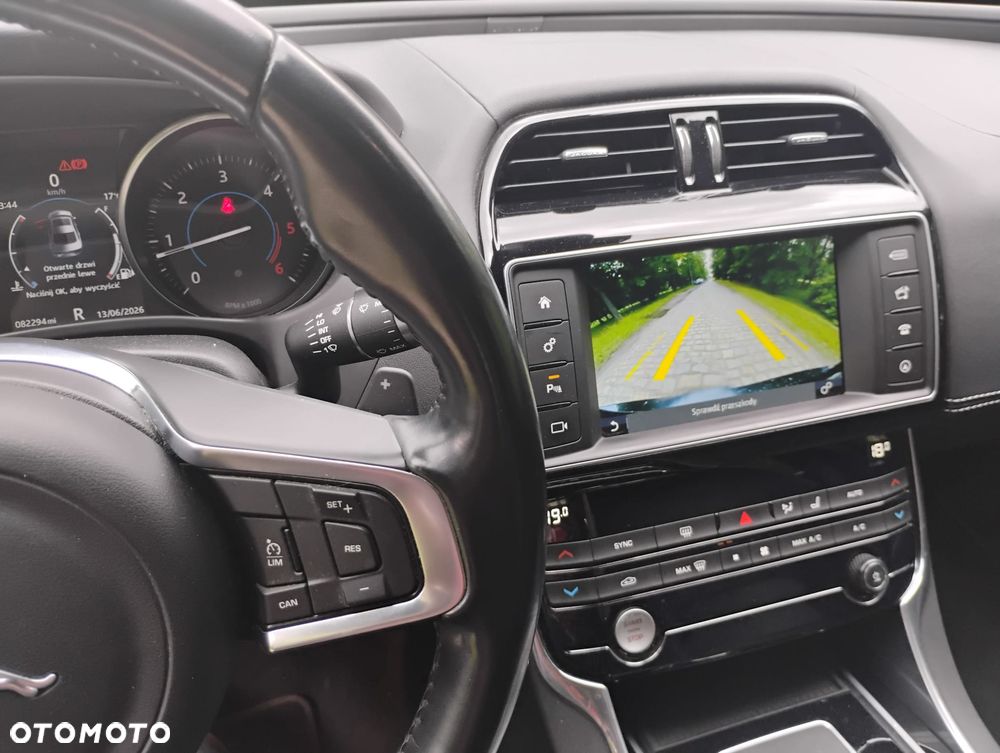 Jaguar XE 2.0 D AWD R-Sport - 27