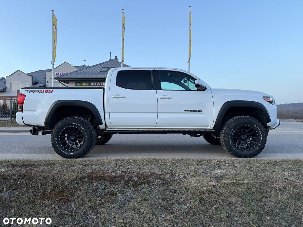 Toyota Tacoma - 1