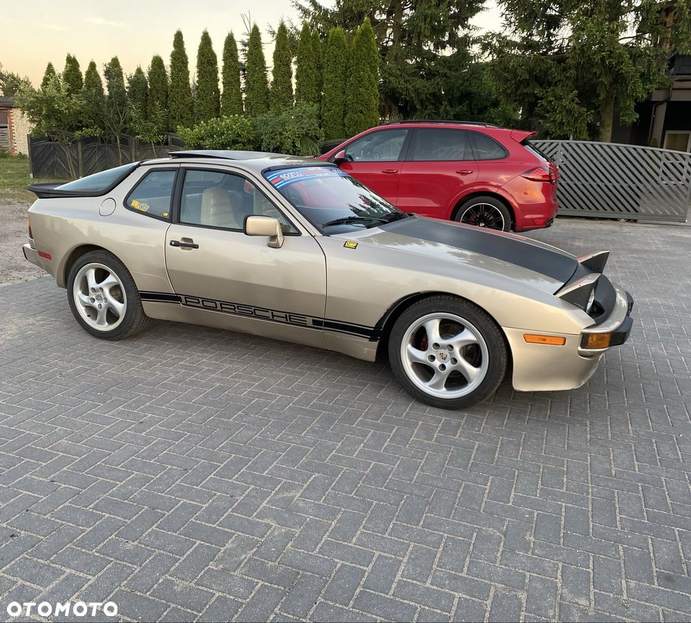 Porsche 944 - 1