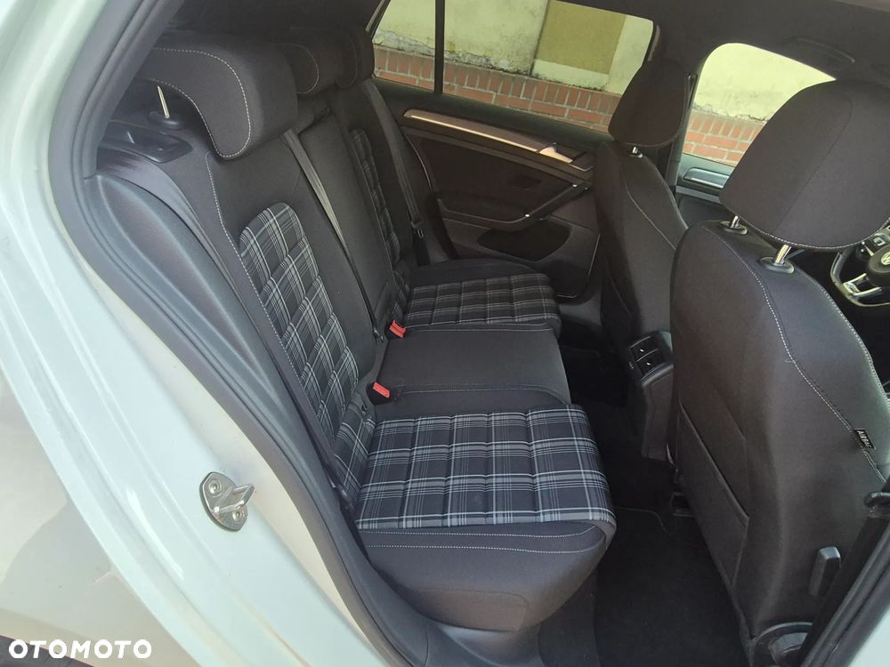 Volkswagen Golf GTD (BlueMotion Technology) DSG - 11