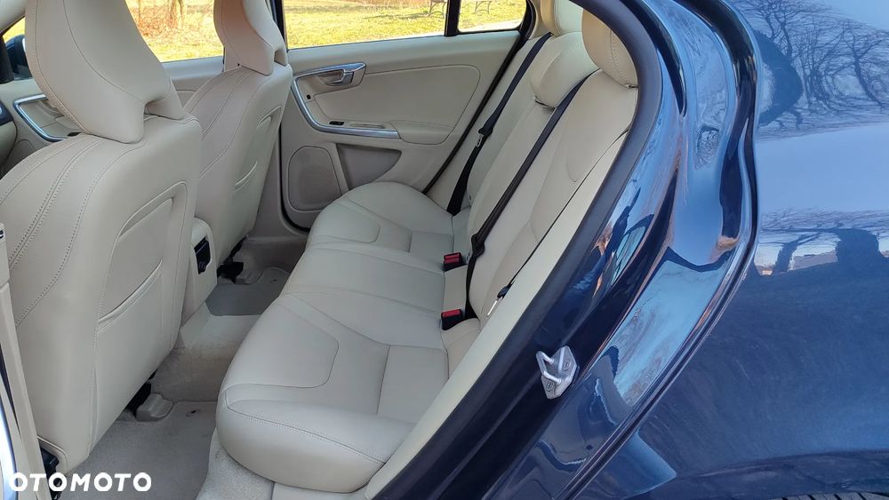 Volvo S60 D4 Drive-E Momentum - 27