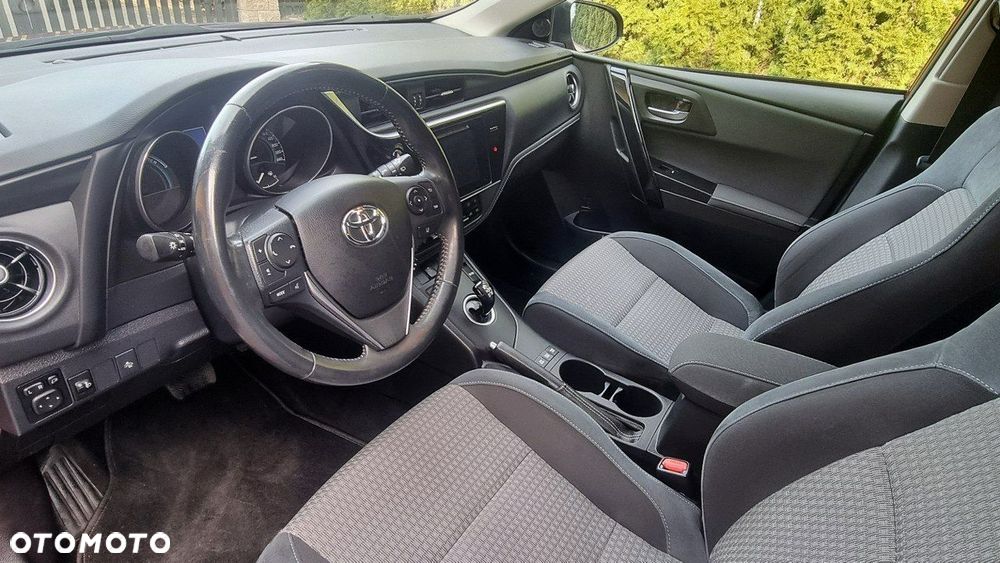 Toyota Auris - 11