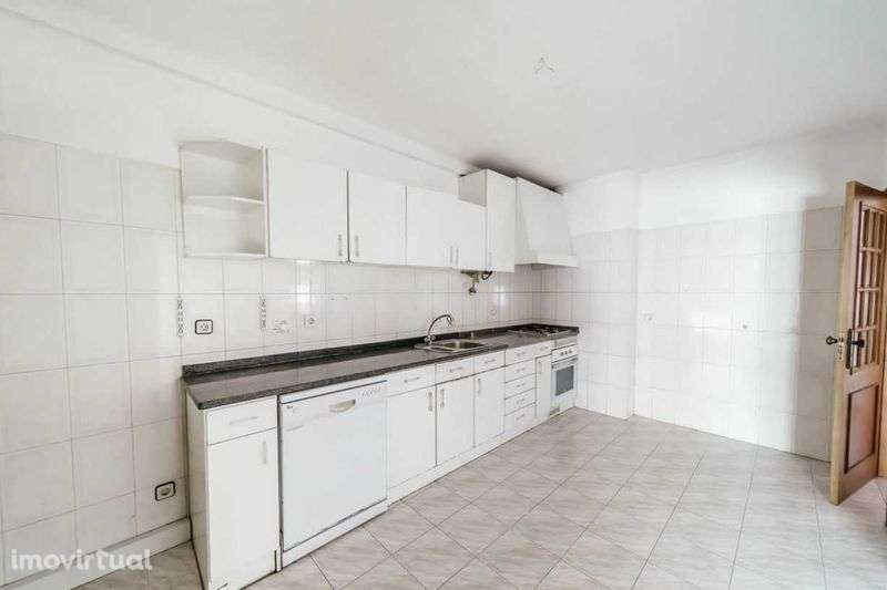 Apartamento T3 Espaçoso e Luminoso na Boidobra – Covilhã - Grande imagem: 2/11