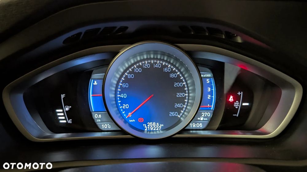 Volvo V40 D2 Drive-E R-Design Kinetic - 7