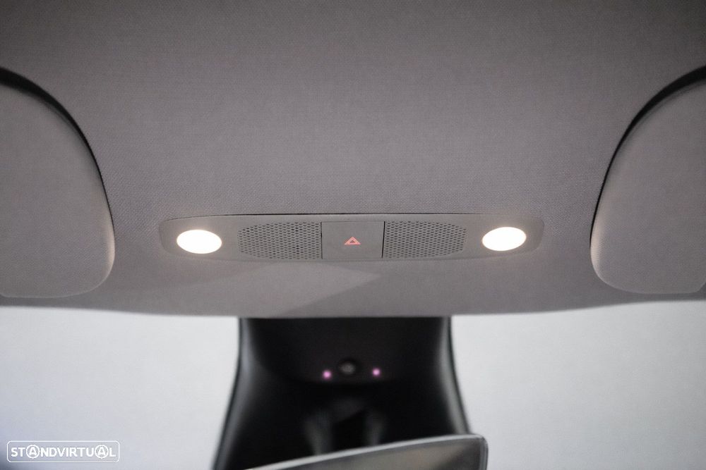 Tesla Model Y Standard RWD - 38