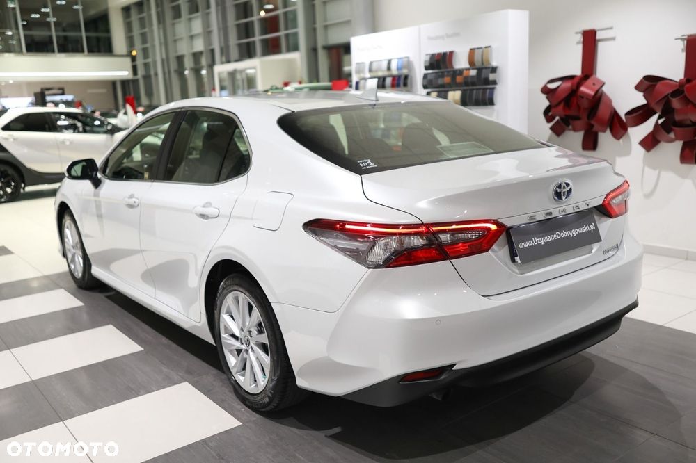 Toyota Camry - 5