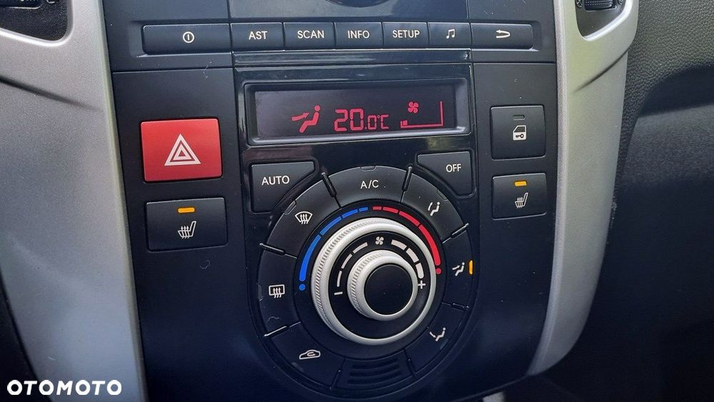 Kia Venga - 15