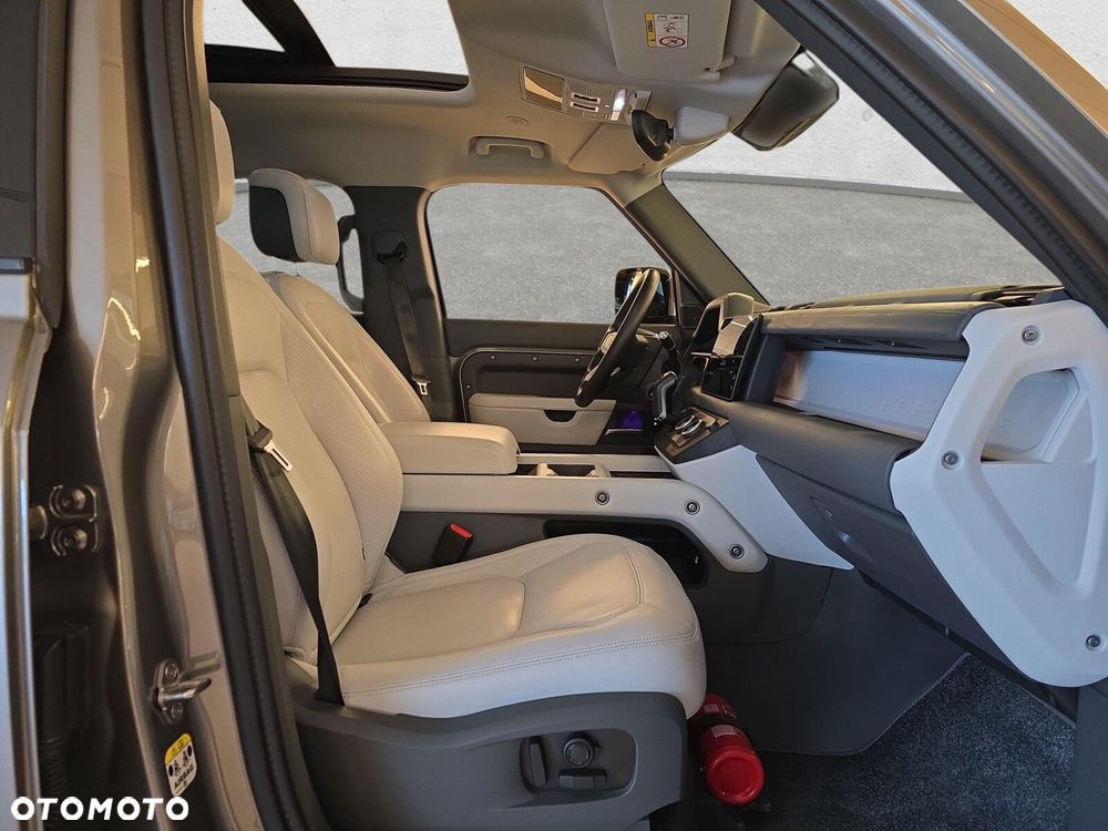 Land Rover Defender - 11