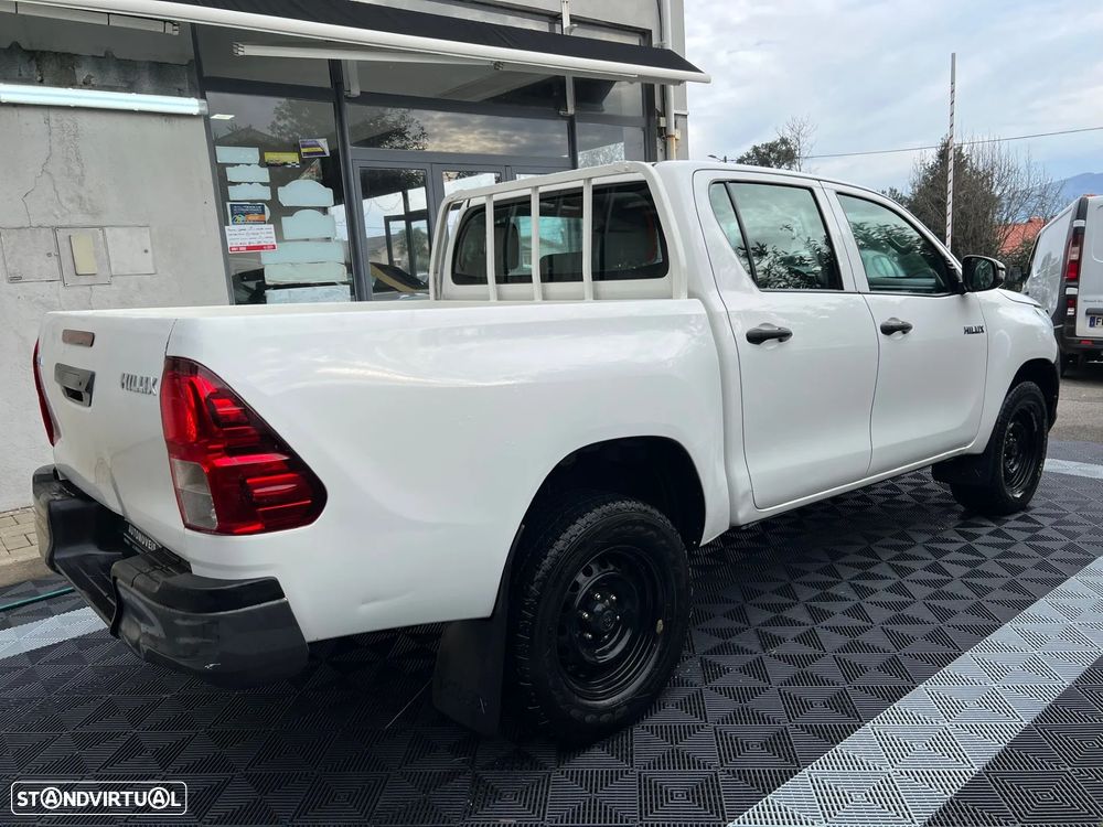 Toyota Hilux 2.4 D-4D 4WD CD CM - 7
