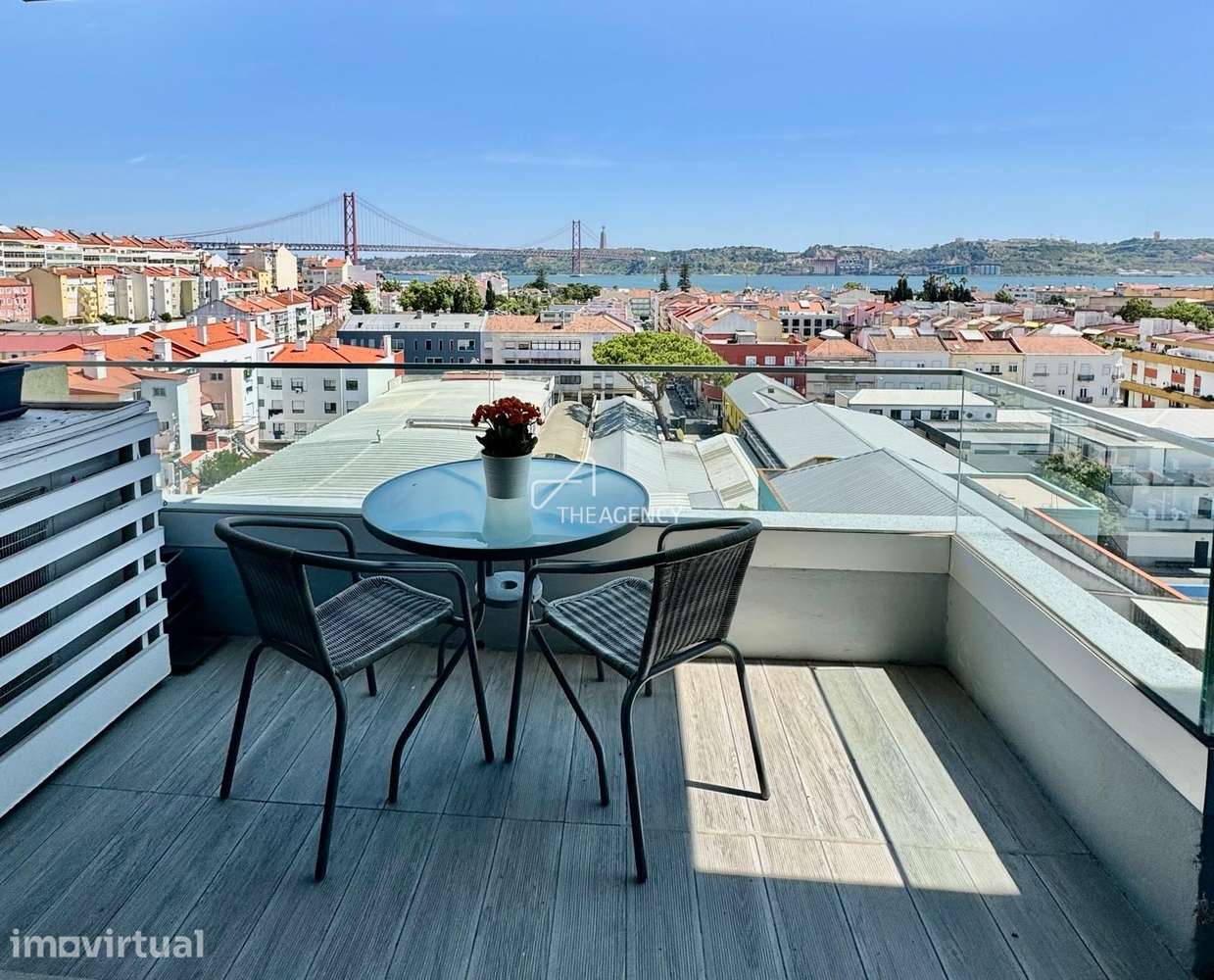 Excepcional Apartamento T2 com Vistas Panorâmicas sobre a Ponte 25 de - Grande imagem: 2/11