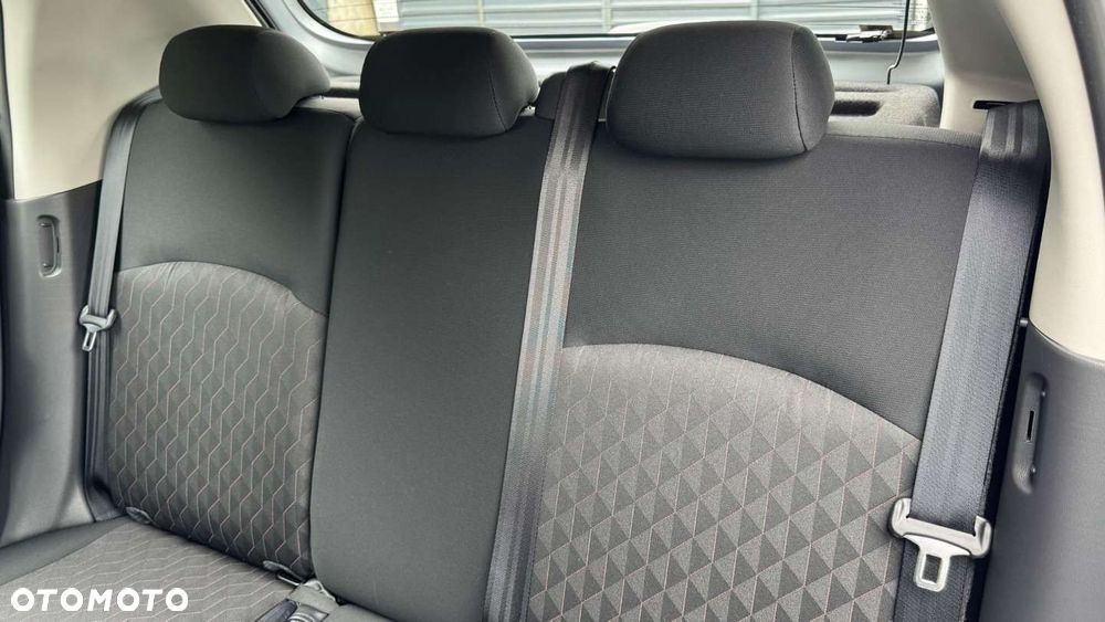 Mitsubishi Space Star - 24