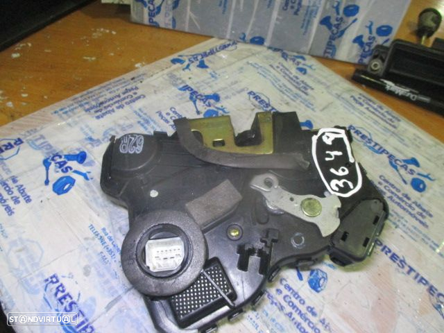 Fecho FEC3649 TOYOTA COROLLA 2 VERSO FASE 1 2006 2.2D4D 136CV 5P CINZENTO FD 2 PINOS TOYOTA COROLLA VERSO 2005 2.0 D4d 115Cv 5P CINZA Fd 2 PINOS - 2
