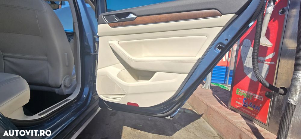 Volkswagen Passat Alltrack - 11