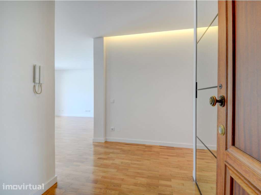 T3 Totalmente Remodelado | 3 Frentes | Terraço de 120 m² | Aldoar, ... - Grande imagem: 5/24
