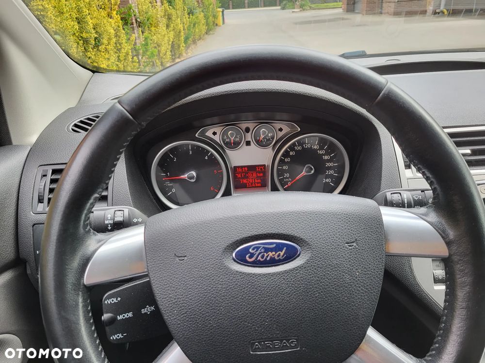 Ford Kuga - 25