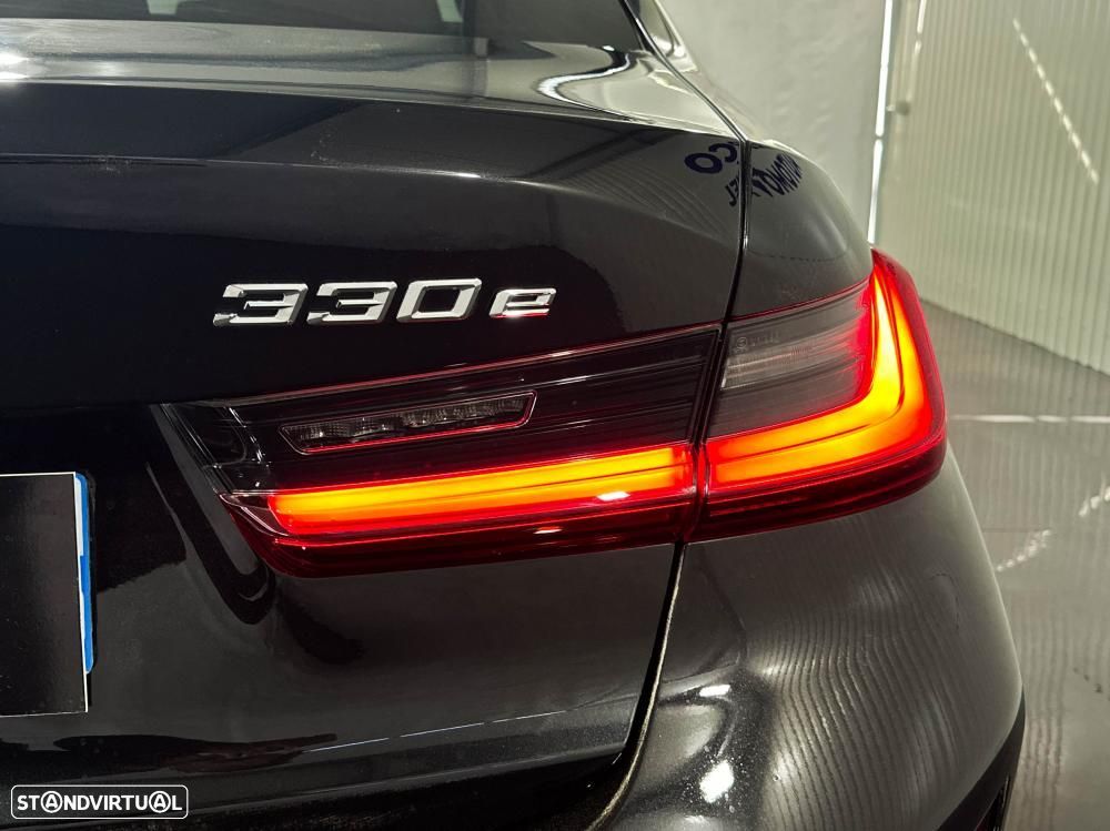 BMW 330 e Pack Desportivo M Auto - 17