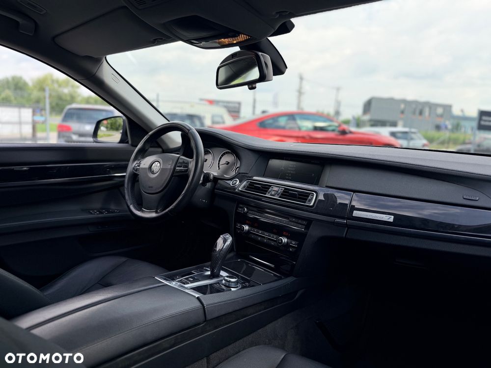 BMW Seria 7 750i - 28