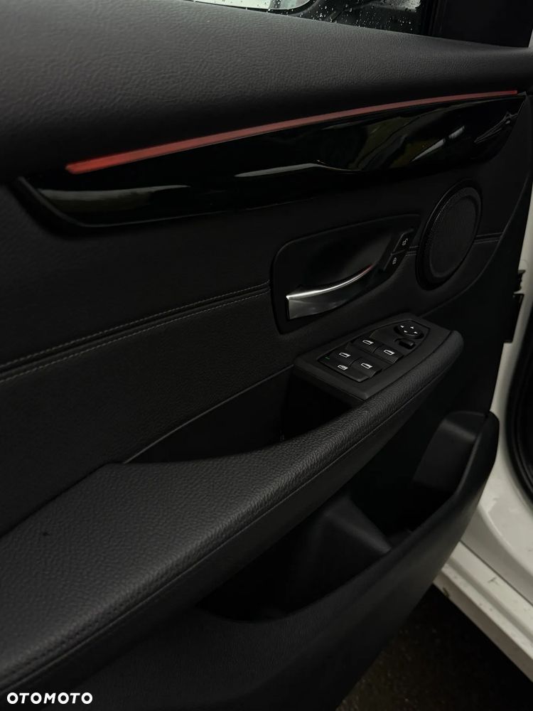 BMW Seria 2 218d - 21