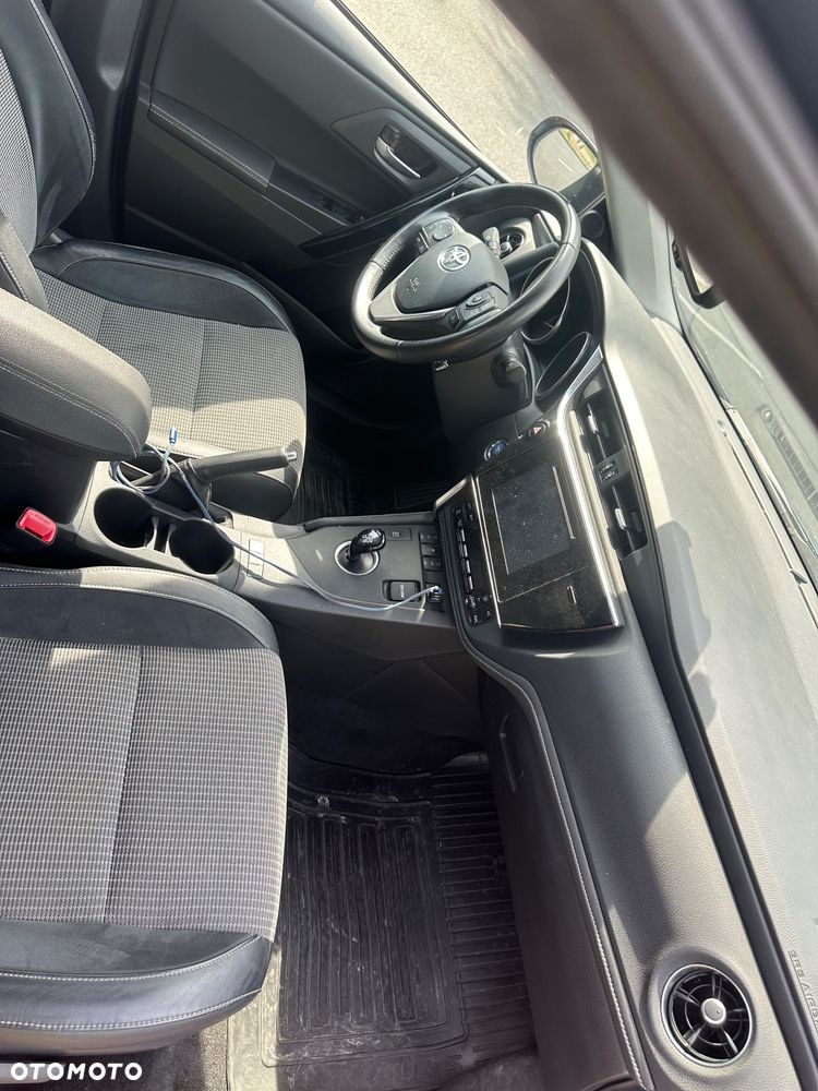 Toyota Auris ver-1-8-hsd-prestige - 11