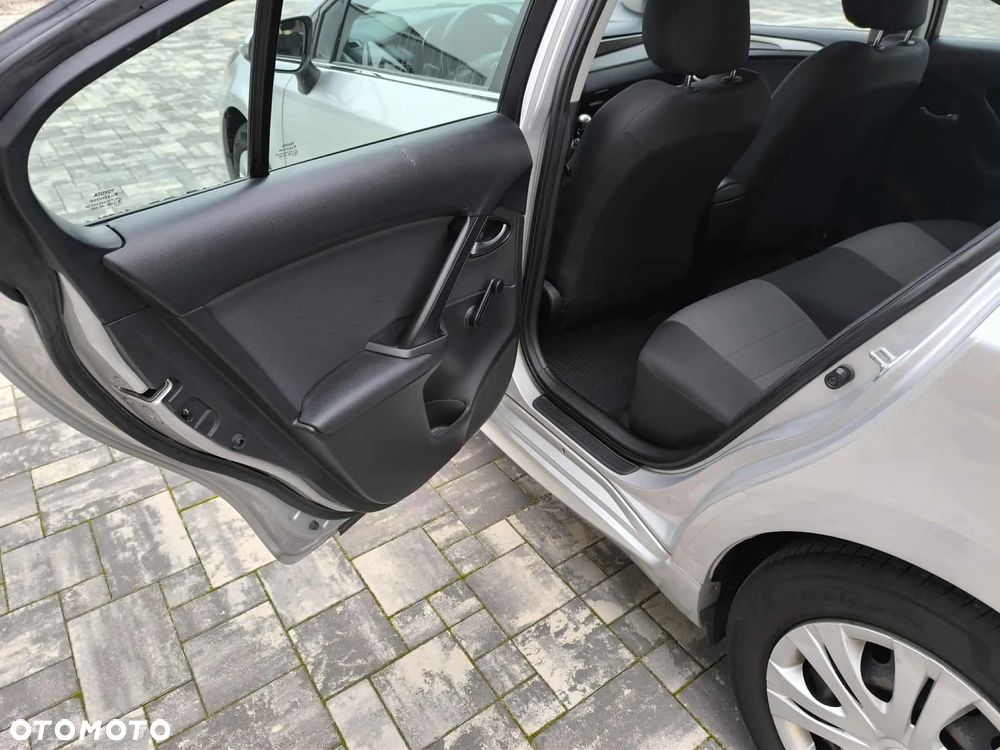 Toyota Avensis 1.6 D-4D Active - 18