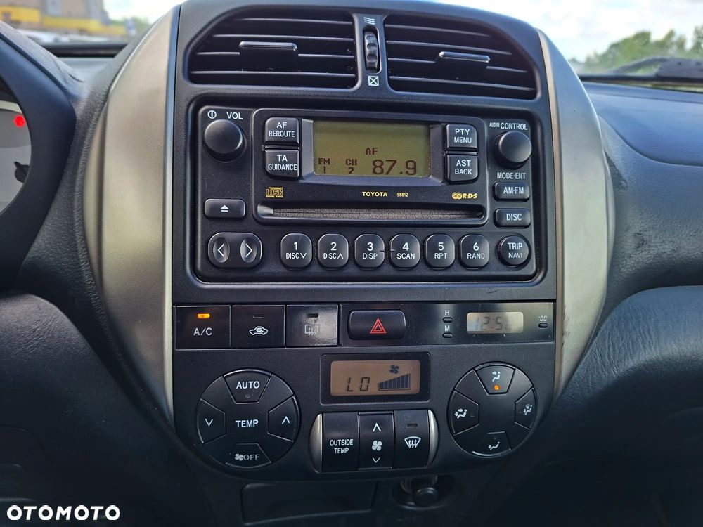 Toyota RAV4 D-4D 4x4 - 12
