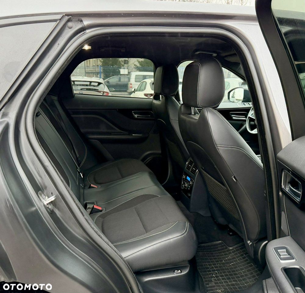 Jaguar F-Pace 25d AWD R-Sport - 11