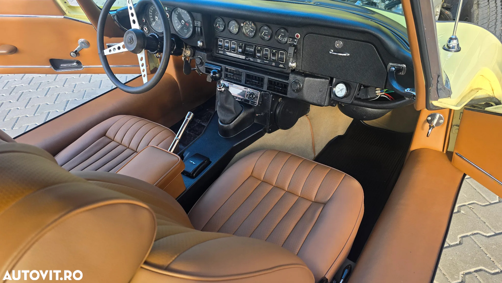Jaguar E-Type - 40