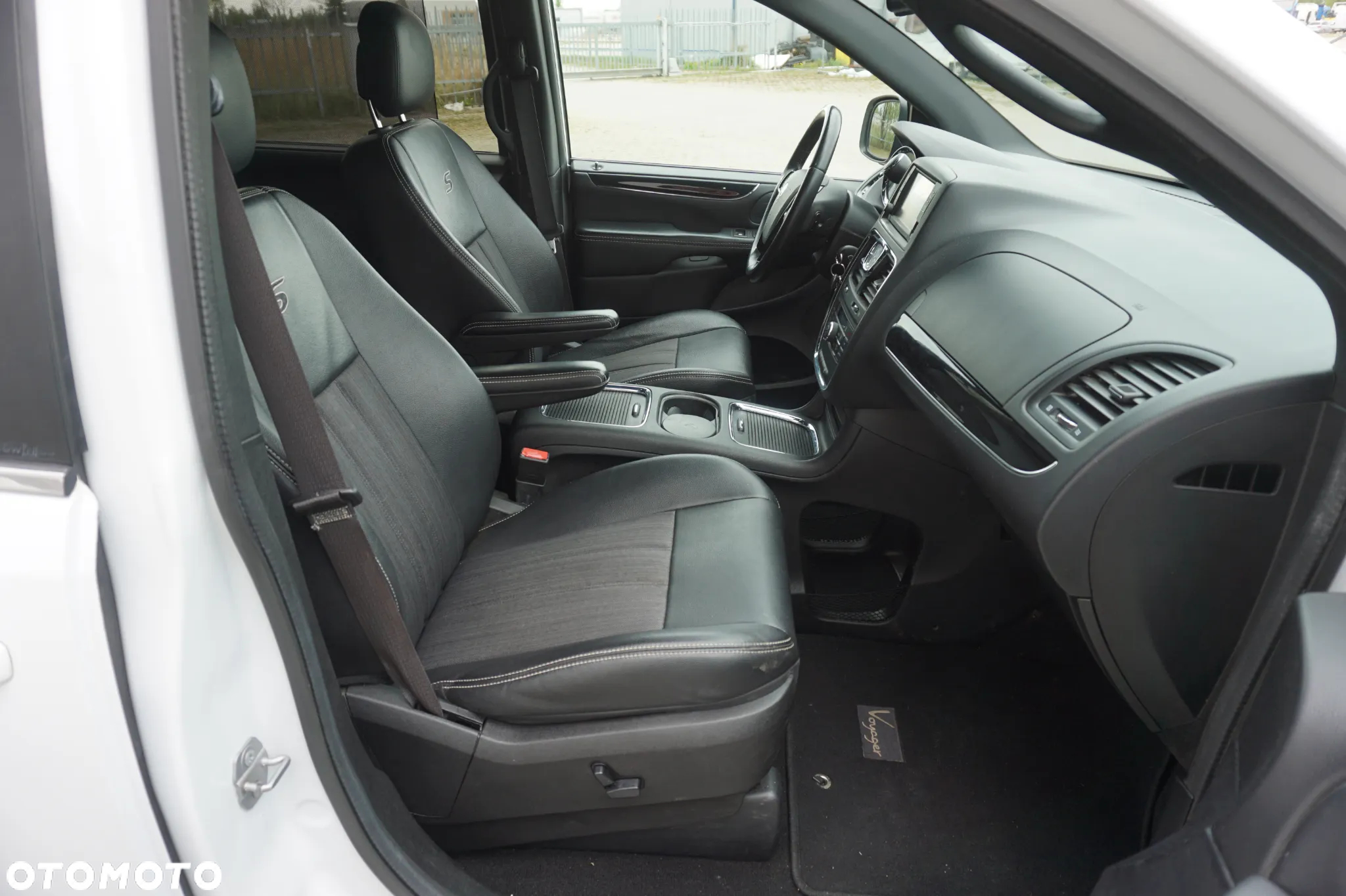 Lancia Voyager 2.8 Multijet 16v S - 16