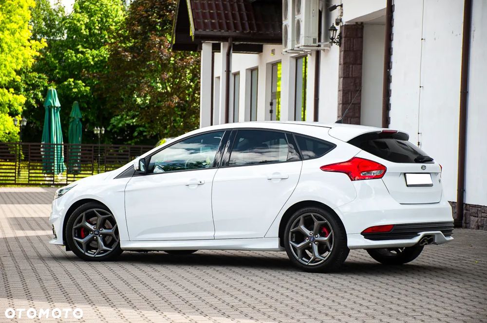 Ford Focus 2.0 TDCi ST mit Leder-Exclusiv-Paket - 13