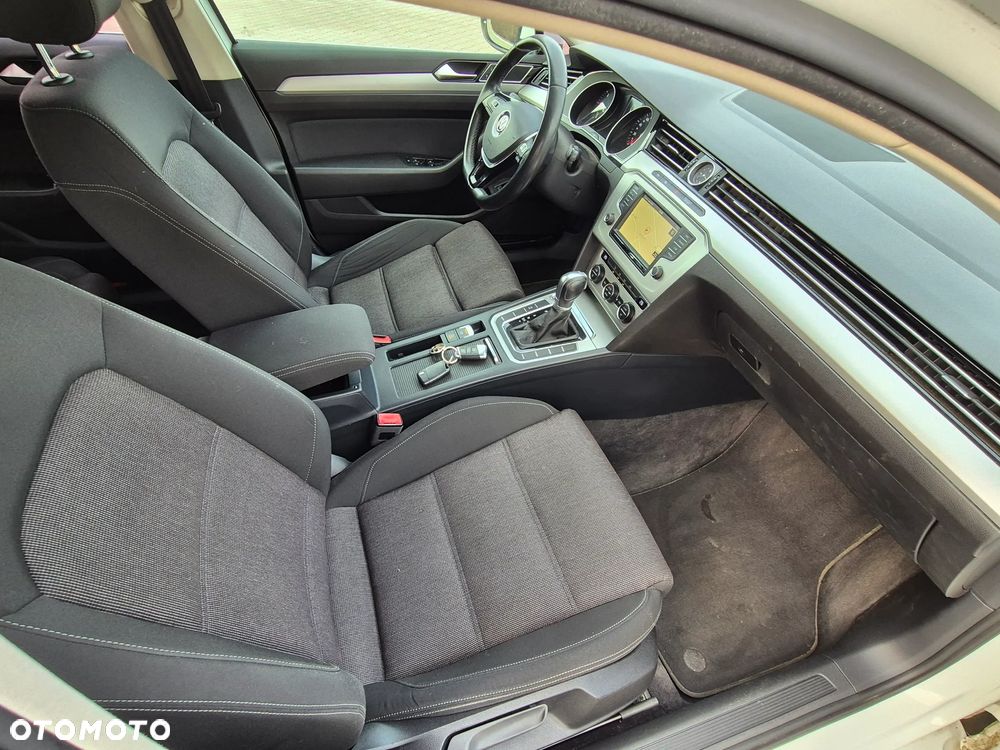 Volkswagen Passat - 18