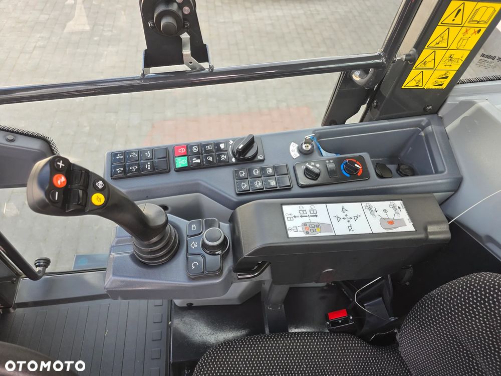 Bobcat Bobcat Ładowarka kołowa Bobcat L 85 jak nowa sprowadzona z Niemiec zadbana łyżka widły serwisowana Cat kamera - 6