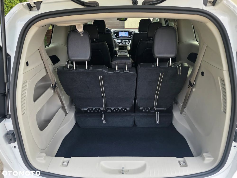 Chrysler Pacifica - 15