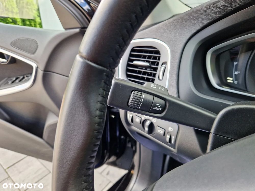 Volvo V40 D2 Geartronic Momentum - 36