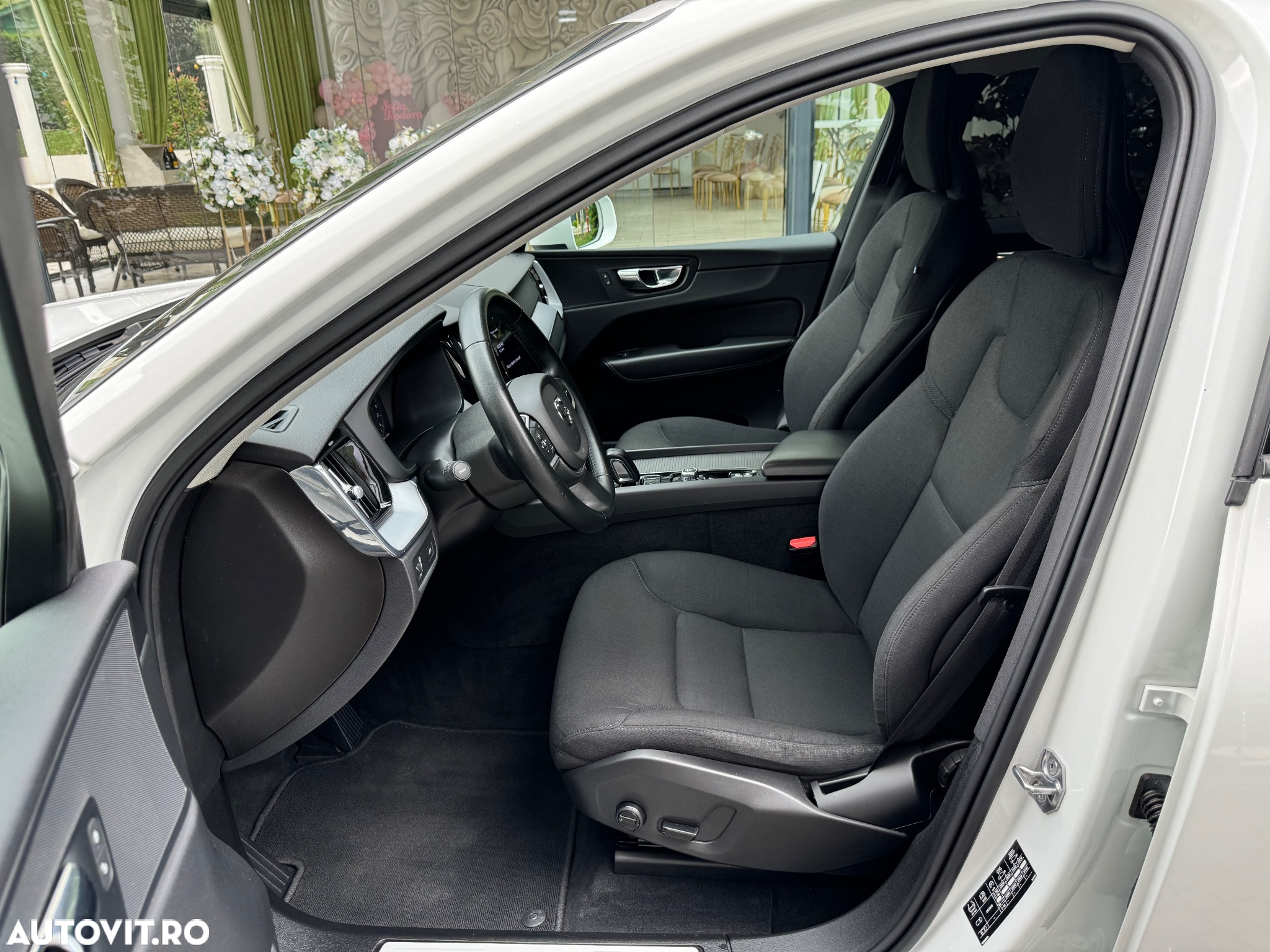 Volvo XC 60 B4 D AWD Geartronic Momentum - 8