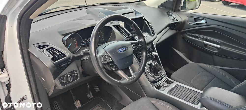 Ford Kuga 1.5 EcoBoost 2x4 Trend - 30