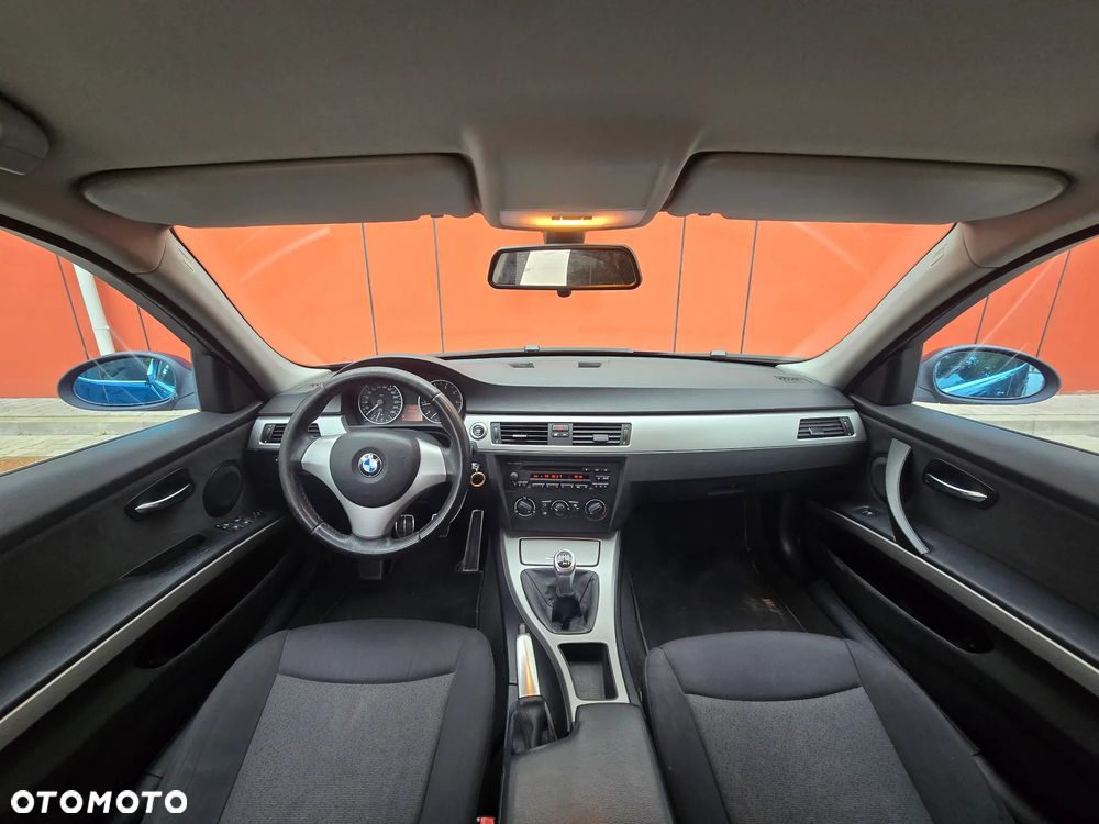 BMW Seria 3 318i - 7