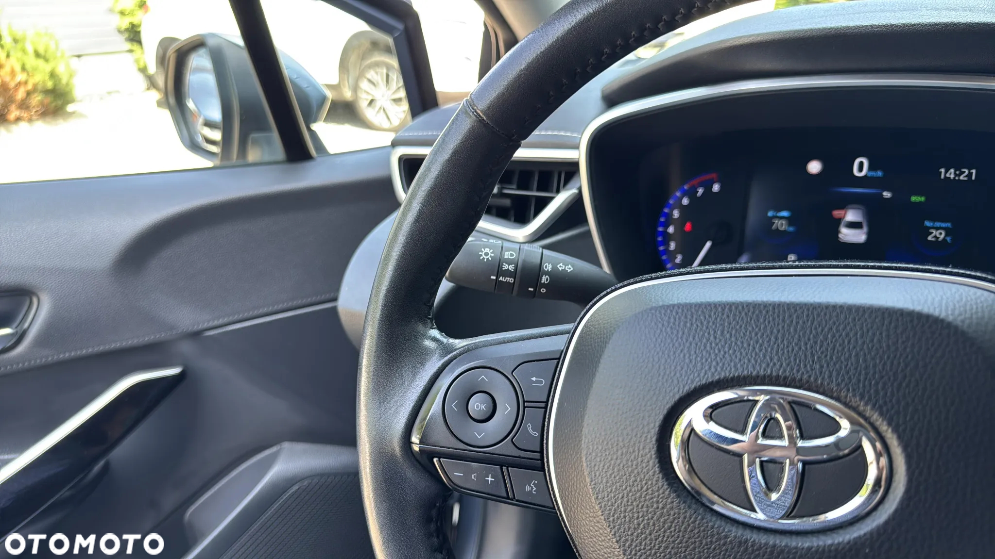 Toyota Corolla 1.6 Executive MS - 22