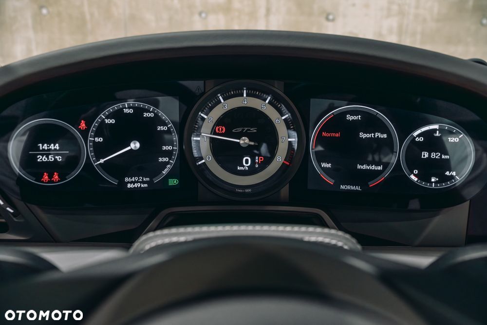 Porsche 911 Carrera 4 GTS - 19