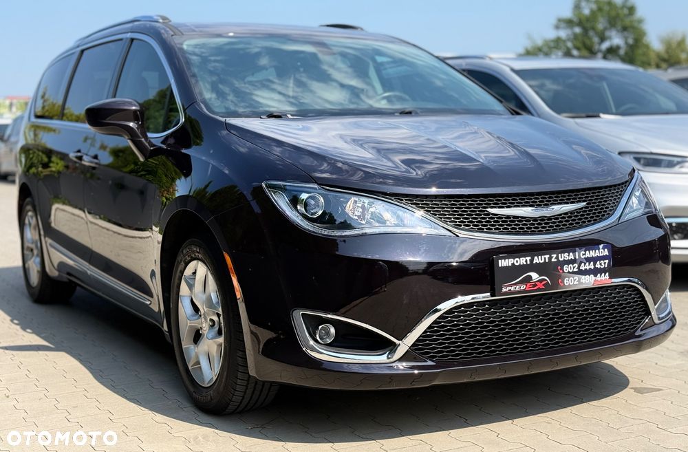 Chrysler Pacifica - 8